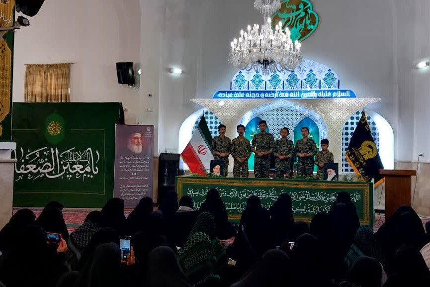 بیش از 500 بانوی زائر غیر ایرانی در حرم مطهر رضوی جنایات اخیر رژیم صهیونیتسی را محکوم کردند بیش از 500 بانوی زائر غیر ایرانی در حرم مطهر رضوی جنایات اخیر رژیم صهیونیتسی را محکوم کردند