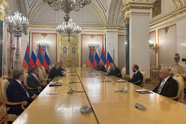 پوتین با علیاف و پاشینیان در مسکو دیدار کرد پوتین با علیاف و پاشینیان در مسکو دیدار کرد