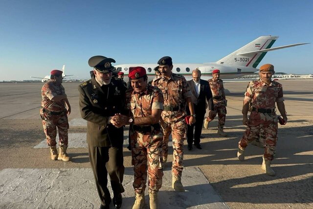 همزمان با رزمایشهای مشترک ایران و عمان امیر حیدری به مسقط رفت همزمان با رزمایشهای مشترک ایران و عمان امیر حیدری به مسقط رفت