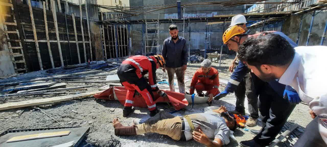 سقوط مرد جوان مشهدی در محل گودبرداری پروژه ساختمانی(۲ مهر ۱۴۰۳) سقوط مرد جوان مشهدی در محل گودبرداری پروژه ساختمانی(۲ مهر ۱۴۰۳)