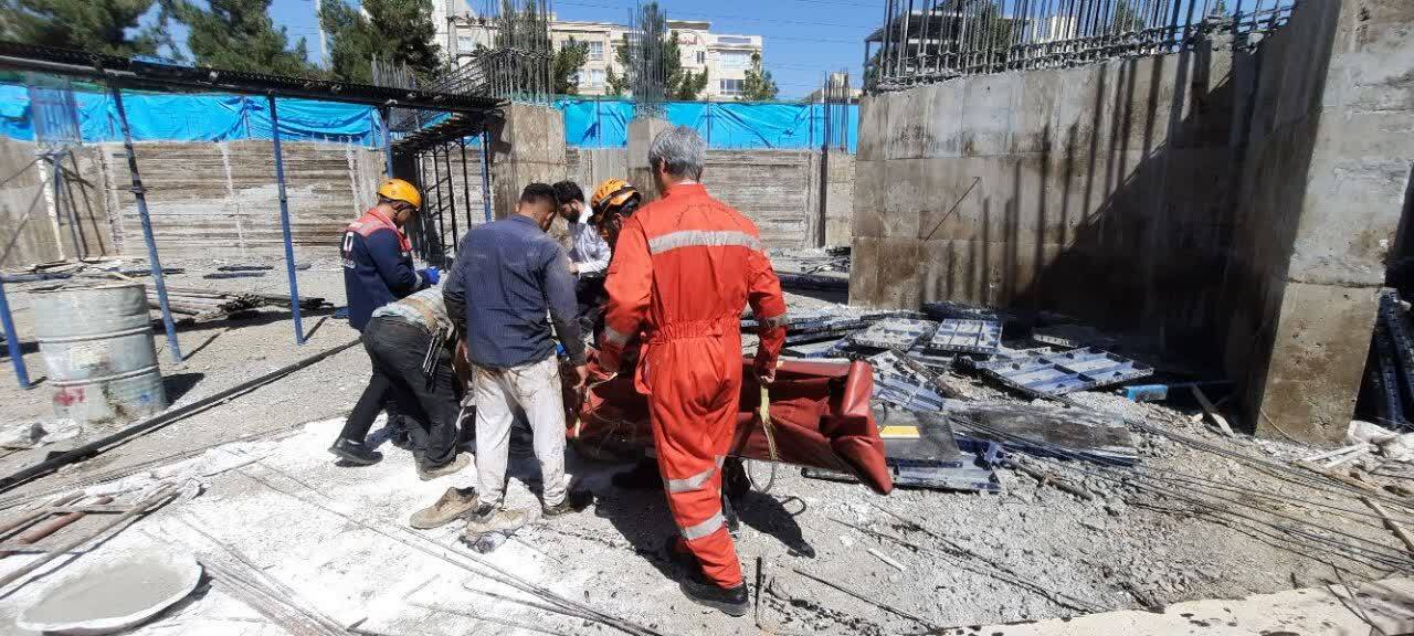 سقوط مرد جوان مشهدی در محل گودبرداری پروژه ساختمانی(۲ مهر ۱۴۰۳) سقوط مرد جوان مشهدی در محل گودبرداری پروژه ساختمانی(۲ مهر ۱۴۰۳)