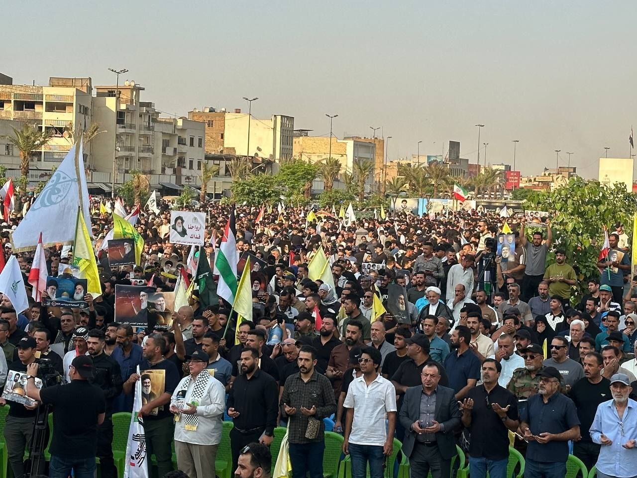 تجمع مردم عراق در حمایت از آیت‌الله سیستانی و محکومیت رژیم صهیونیستی + فیلم و عکس