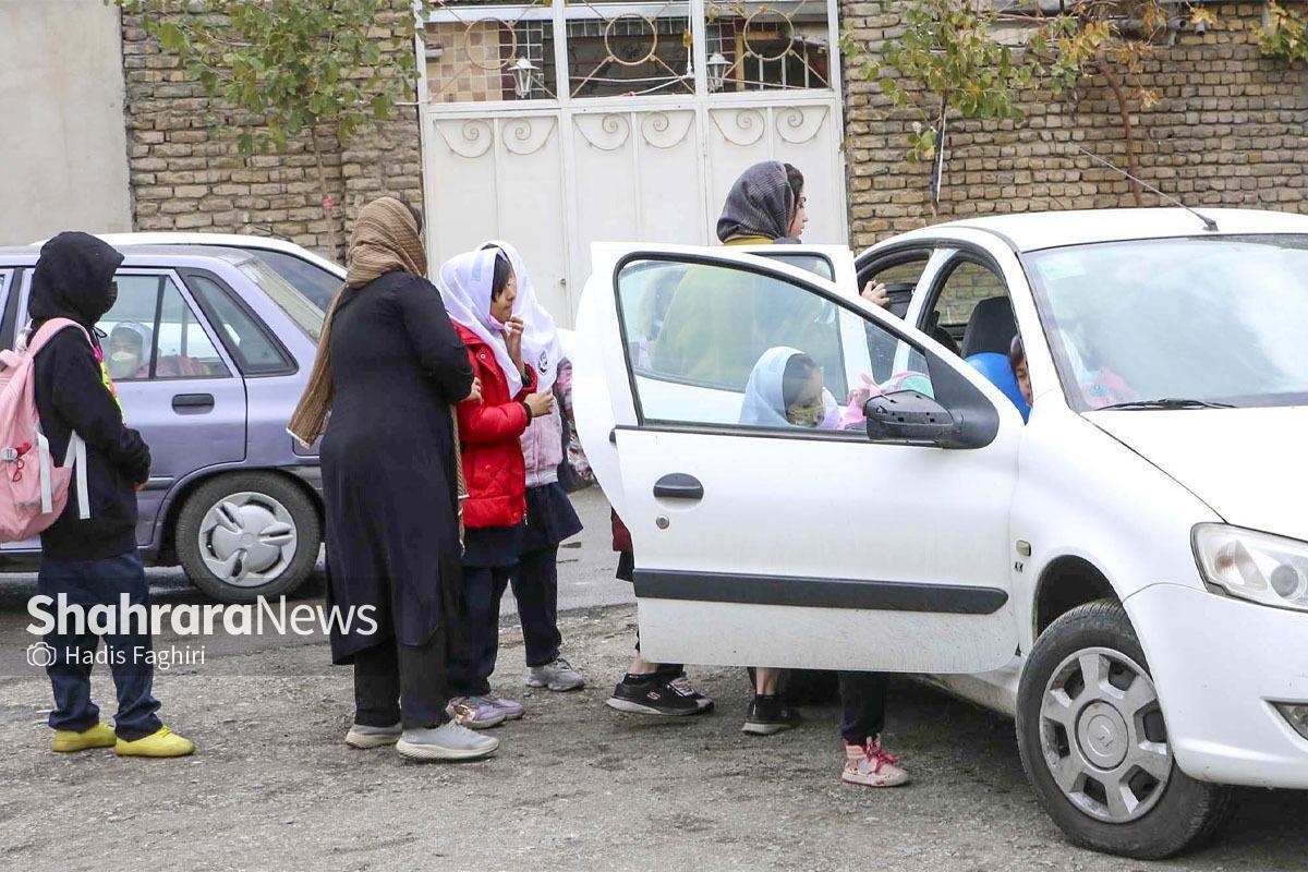 با گذشت حدود یک ماه از بازگشایی مدارس، هنوز در خصوص سرویس مدارس مسائلی وجود دارد که مشکلاتی را برای شهروندان ایجاد کرده است.