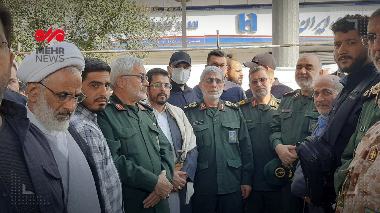 تشییع پیکر سردار سرلشکر شهید «عباس نیلفروشان» در تهران آغاز شد + عکس و فیلم تشییع پیکر سردار سرلشکر شهید «عباس نیلفروشان» در تهران آغاز شد + عکس و فیلم