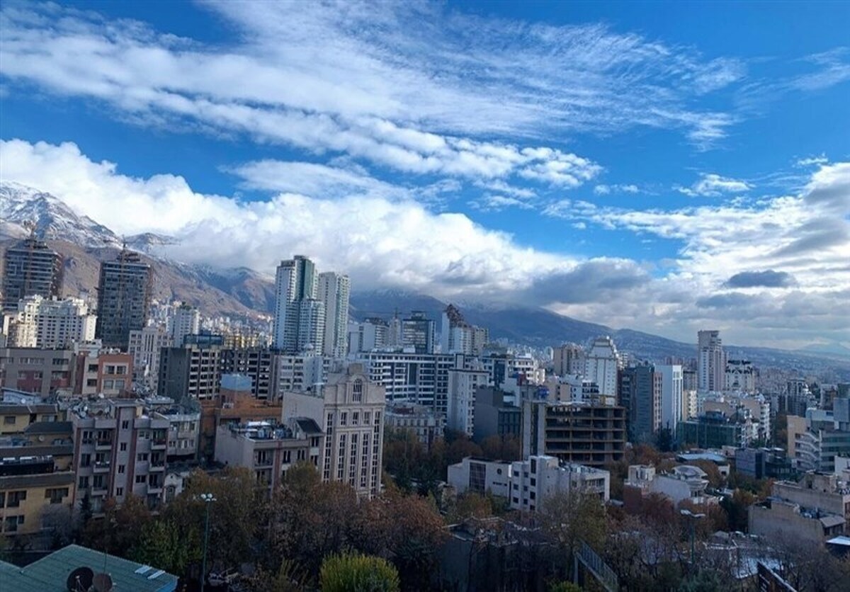 کاهش ساخت و ساز طبق گفته یک نماینده مجلس به کسری هفت میلیون واحد مسکونی و انباشت تقاضا منجر شده و از طرف دیگر به دلیل رشد قیمت‌ها معاملات مسکن در رکود به سر می‌برد و به گفته فعالان بازار ملک بعید است تا پایان سال جاری اتفاق خاصی در بخش مسکن رخ دهد. اما کارشناسان سه راهکار برای تحرک تدریجی ساخت و ساز ارایه کرده‌اند.