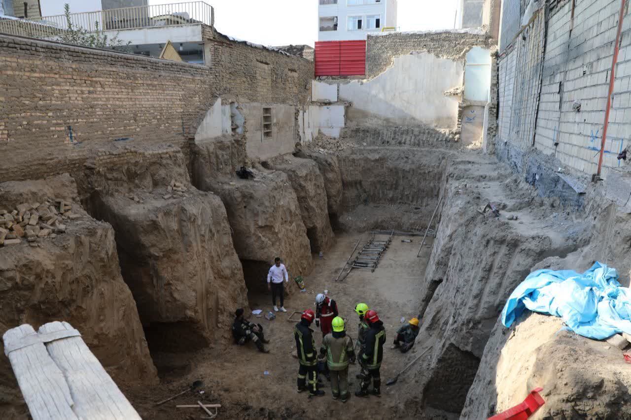 مرگ یک کارگر حین گودبرداری در مشهد + تصاویر(۲۷ مهر ۱۴۰۳) مرگ یک کارگر حین گودبرداری در مشهد + تصاویر(۲۷ مهر ۱۴۰۳)