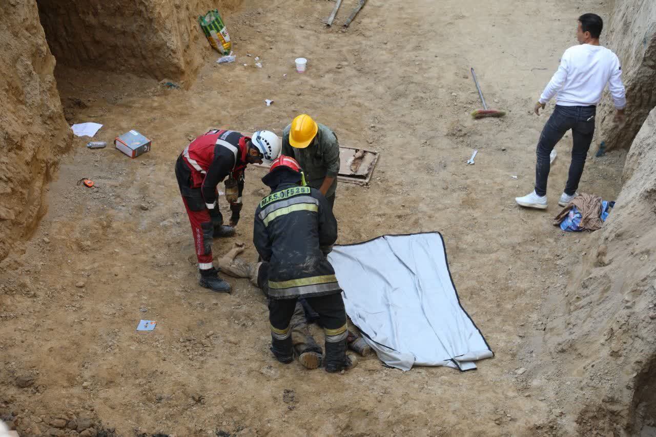 مرگ یک کارگر حین گودبرداری در مشهد + تصاویر(۲۷ مهر ۱۴۰۳) مرگ یک کارگر حین گودبرداری در مشهد + تصاویر(۲۷ مهر ۱۴۰۳)