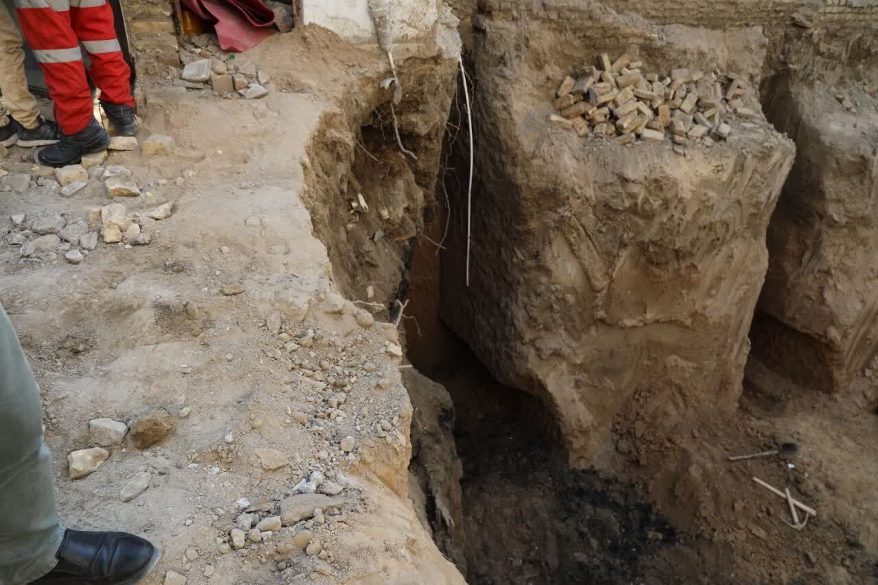 مرگ یک کارگر حین گودبرداری در مشهد + تصاویر(۲۷ مهر ۱۴۰۳) مرگ یک کارگر حین گودبرداری در مشهد + تصاویر(۲۷ مهر ۱۴۰۳)