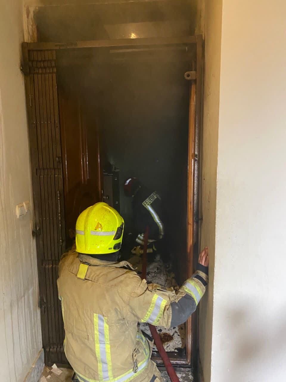 آتشسوزی منزل مسکونی در بولوار صارمی مشهد (۲۸ مهر ۱۴۰۳) آتشسوزی منزل مسکونی در بولوار صارمی مشهد (۲۸ مهر ۱۴۰۳)