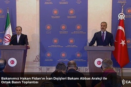 عراقچی در نشست خبری با هاکان فیدان: سیاستهای اسرائیل منطقه را به بشکه باروت تبدیل کرده است عراقچی در نشست خبری با هاکان فیدان: سیاستهای اسرائیل منطقه را به بشکه باروت تبدیل کرده است