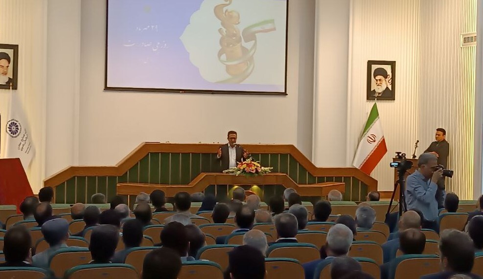 از تراز اقتصادی بانک‌ها تا سامانه‌های طلایی| نشست هم‌اندیشی فعالان اقتصادی استان با استاندار خراسان رضوی برگزار شد
