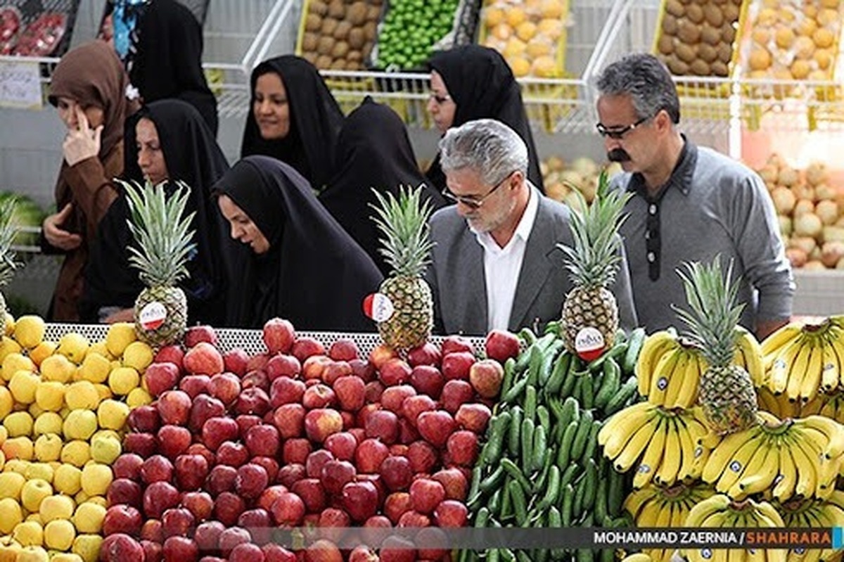 اتحادیه بارفروشان مشهد قیمت موز درجه‌دو در میادین میوه و تره‌بار مشهد را کیلویی ۴۳ هزار تومان و کیوی را کیلویی ۶۰ هزار تومان اعلام کرد.