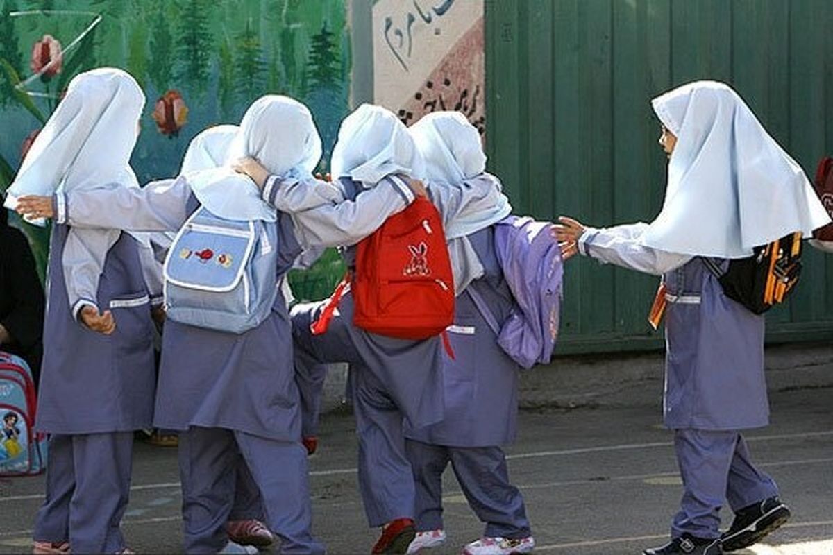 قَبای گران فرم مدارس بر تن دانش آموزان | نارضایتی والدین از قیمت و کیفیت فرم مدارس لباس فرم