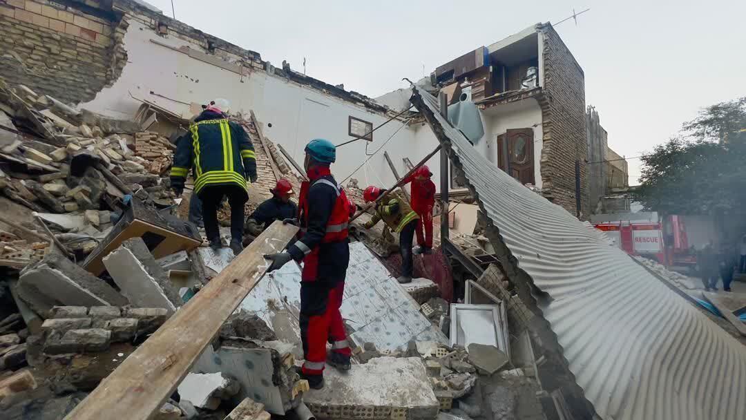 نجات جان یک شهروند از آوار در بلوار توس مشهد (۶ مهر ۱۴۰۳) نجات جان یک شهروند از آوار در بلوار توس مشهد (۶ مهر ۱۴۰۳)