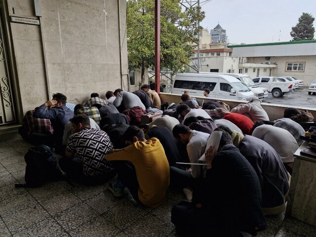 بازداشت ۷ لیدر اصلی و ۱۰۰ نفر از اعضای شرکتهای هرمی در قم و تهران+ عکس بازداشت ۷ لیدر اصلی و ۱۰۰ نفر از اعضای شرکتهای هرمی در قم و تهران+ عکس