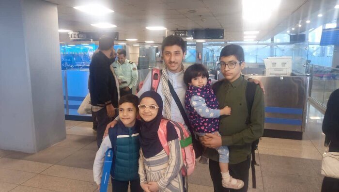 پیکر شهیده «معصومه کرباسی» به همراه خانواده از لبنان وارد ایران شد+ عکس پیکر شهیده «معصومه کرباسی» به همراه خانواده از لبنان وارد ایران شد+ عکس