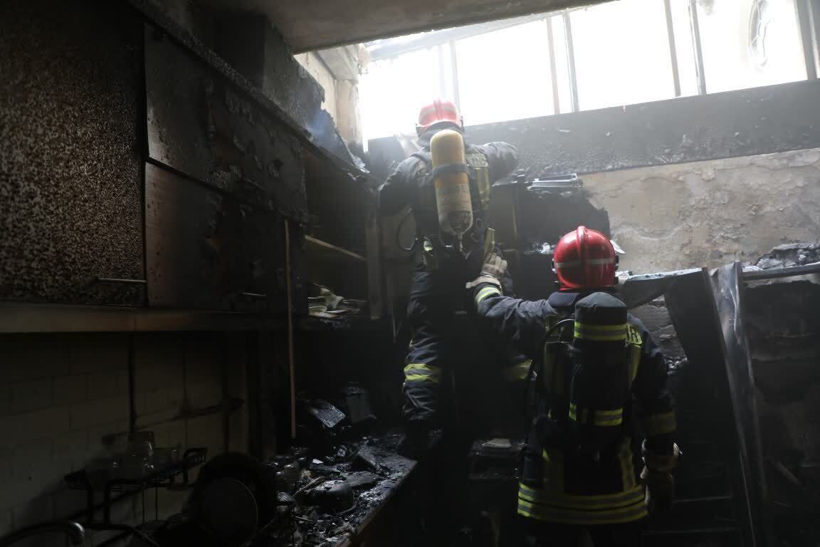 نجات چهار شهروند از حریق توسط آتش نشانان مشهدی (۱ آبان ۱۴۰۳) نجات چهار شهروند از حریق توسط آتش نشانان مشهدی (۱ آبان ۱۴۰۳)