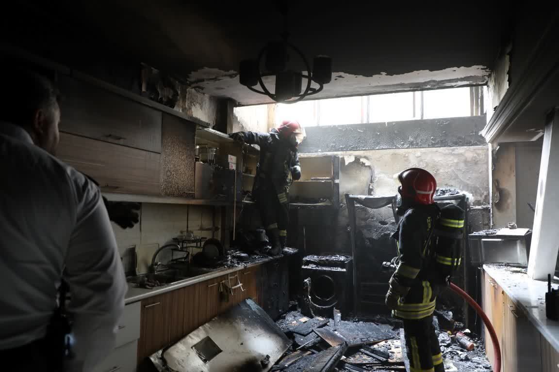 نجات چهار شهروند از حریق توسط آتش نشانان مشهدی (۱ آبان ۱۴۰۳) نجات چهار شهروند از حریق توسط آتش نشانان مشهدی (۱ آبان ۱۴۰۳)