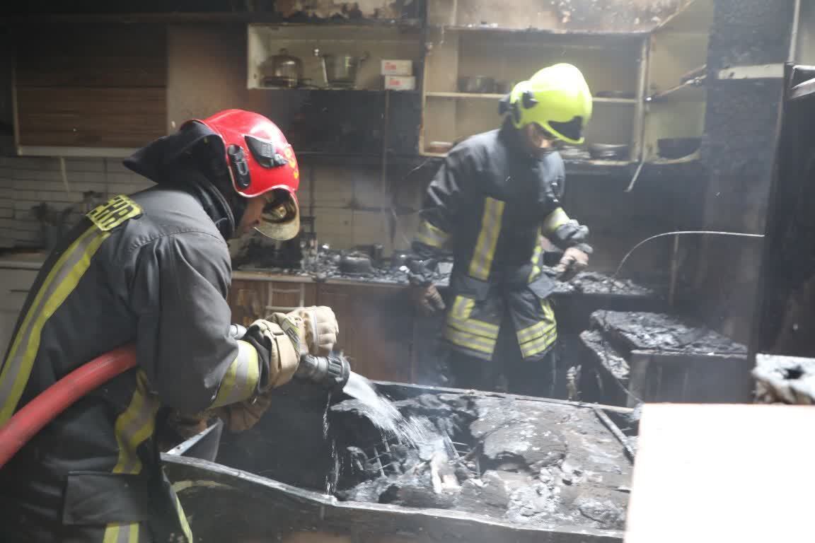 نجات چهار شهروند از حریق توسط آتش نشانان مشهدی (۱ آبان ۱۴۰۳) نجات چهار شهروند از حریق توسط آتش نشانان مشهدی (۱ آبان ۱۴۰۳)