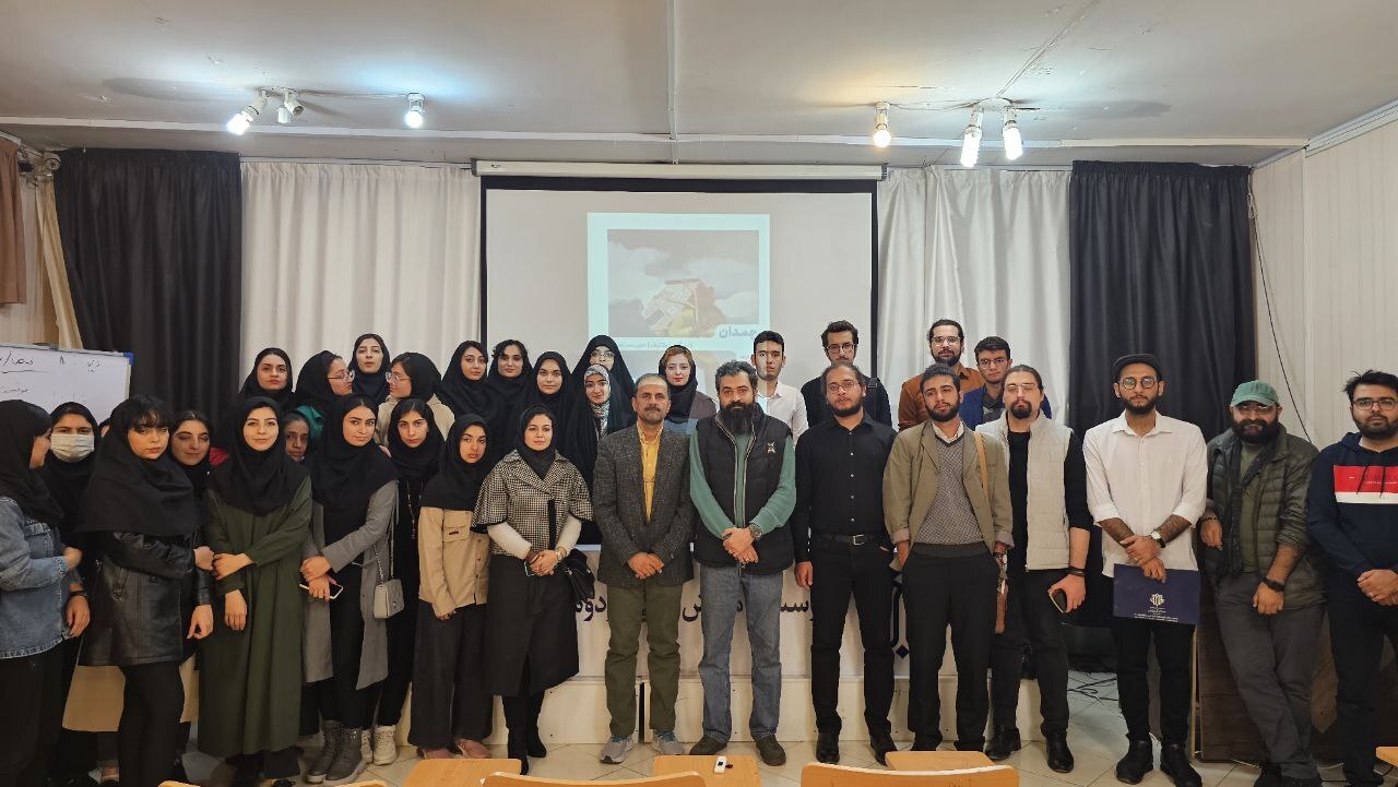 جشنواره میتواند رویکرد راهبردی در نمایشنامه نویسی داشته باشد جشنواره میتواند رویکرد راهبردی در نمایشنامه نویسی داشته باشد