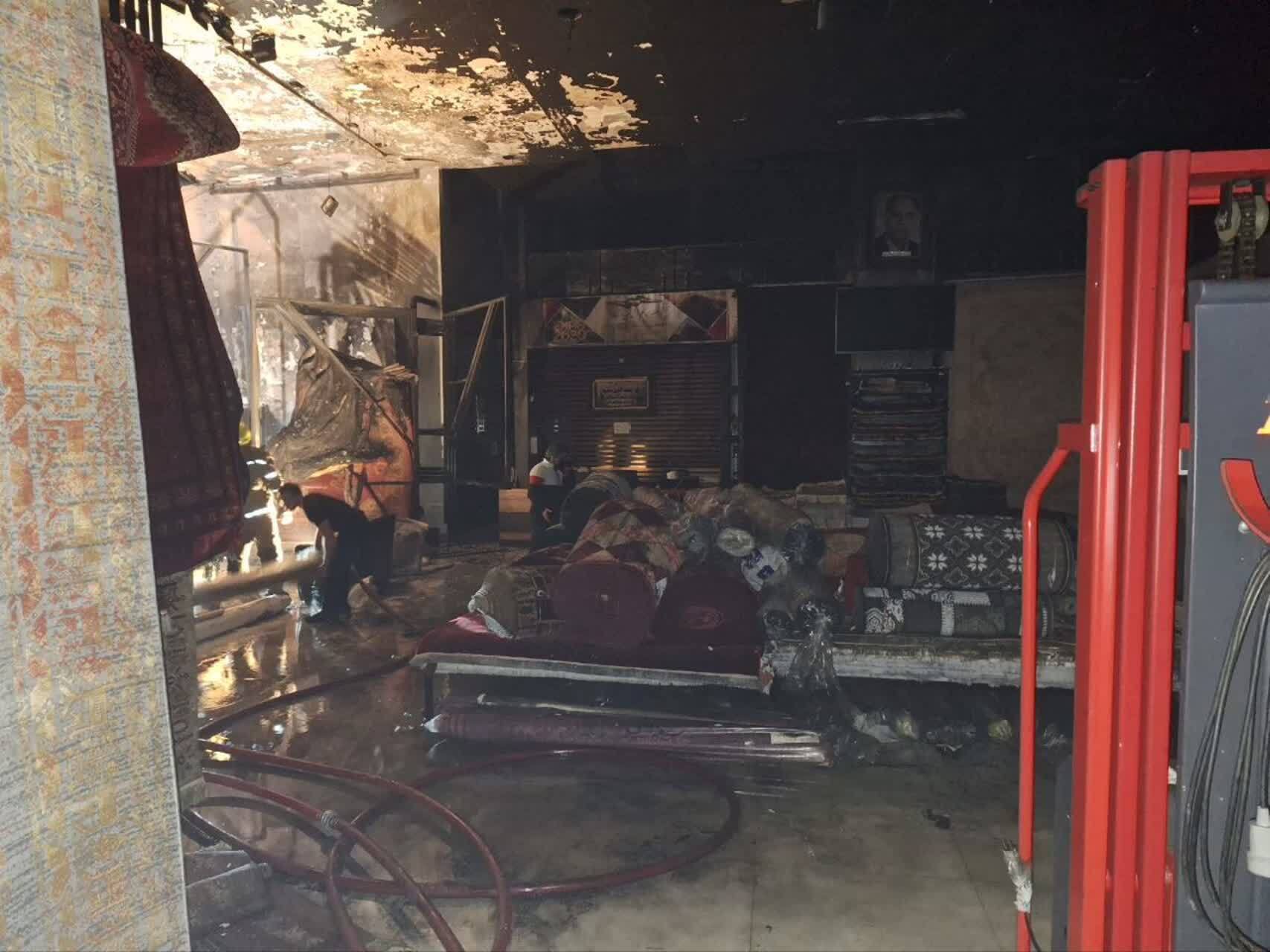 نجات ۲۰ نفر درپی حادثه آتشسوزی یک فرشفروشی در طبقه همکف هتلآپارتمانی در مشهد نجات ۲۰ نفر درپی حادثه آتشسوزی یک فرشفروشی در طبقه همکف هتلآپارتمانی در مشهد