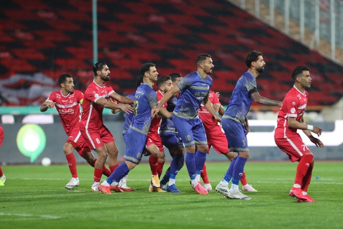 پرسپولیس گل گهر را شکست داد و صدرنشین شد.