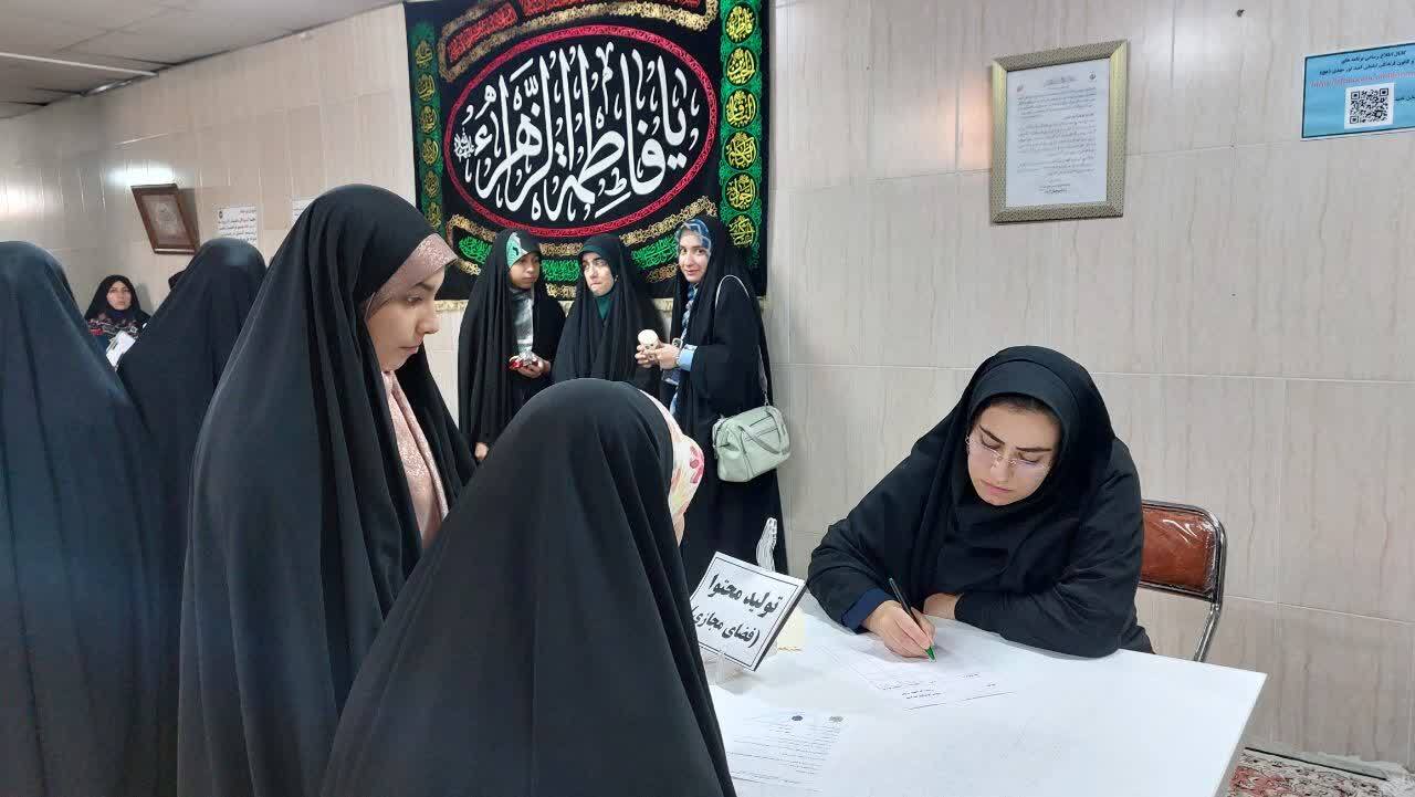 نخستین نشست «یاوران مقاومت فاطمی» ویژه دختران در مشهد برگزار شد | سیاهی چادر دختران باعث استمرار حرکت جبهه‌ی مقاومت است