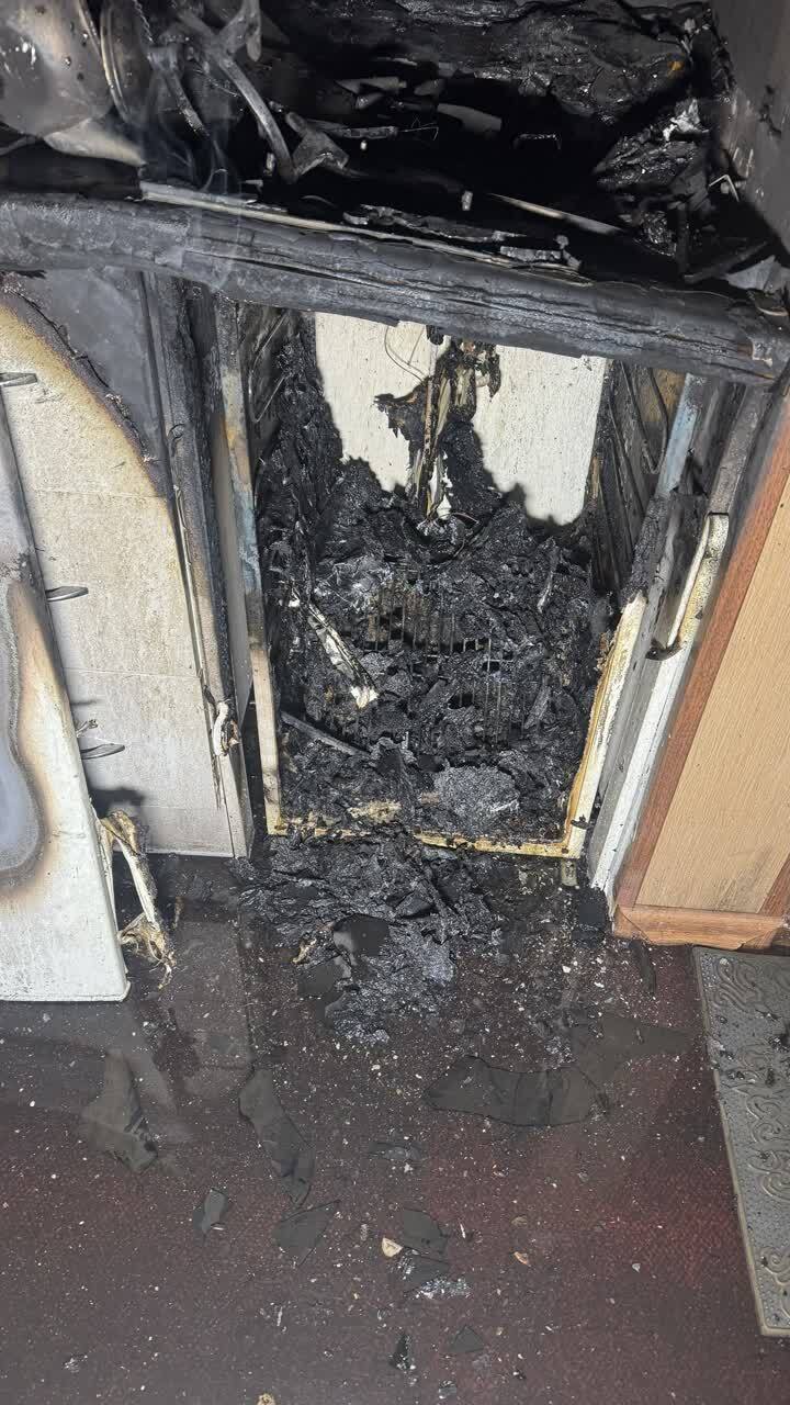 نجات ۸ شهروند از حریق یک سوییت آپارتمان در مشهد (۲۱ آبان ۱۴۰۳) نجات ۸ شهروند از حریق یک سوییت آپارتمان در مشهد (۲۱ آبان ۱۴۰۳)