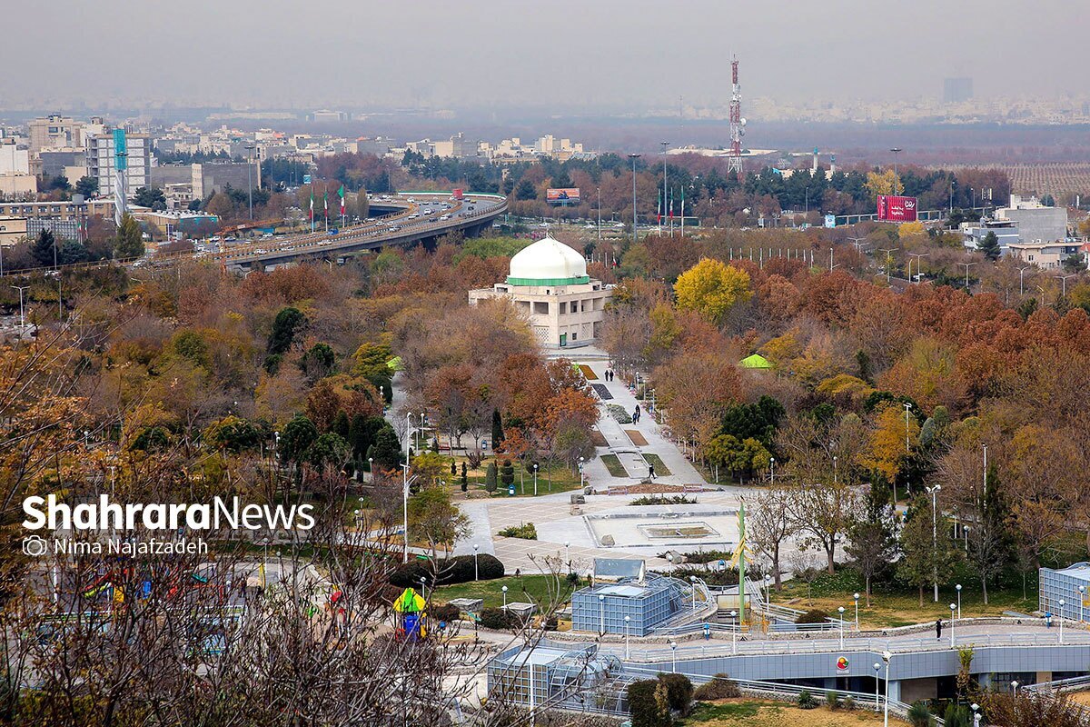 کارشناس هواشناسی خراسان رضوی گفت: تا صبح فردا، هوای سرد در استان ماندگار است؛ به طوری که دما در نواحی سردسیر و کوهستانی استان به کمتر از صفر درجه می‌رسد و از ظهر فردا تا روز دوشنبه، جو به‌نسبت پایدار همراه با افزایش دمای هوا برای استان و مشهد پیش‌بینی می‌شود.