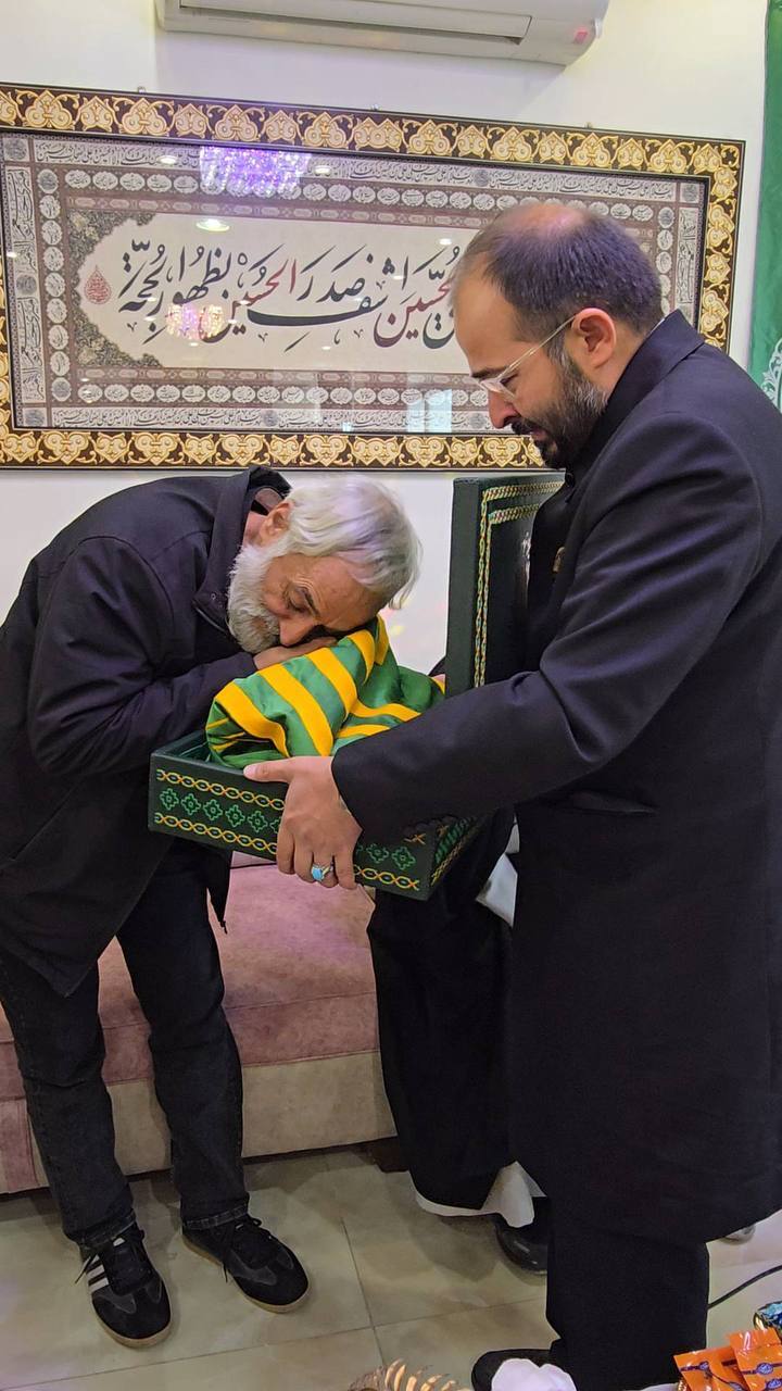 حضور خادمان امام رضا (ع) در جمع مردم جنگ زده لبنان حضور خادمان امام رضا (ع) در جمع مردم جنگ زده لبنان