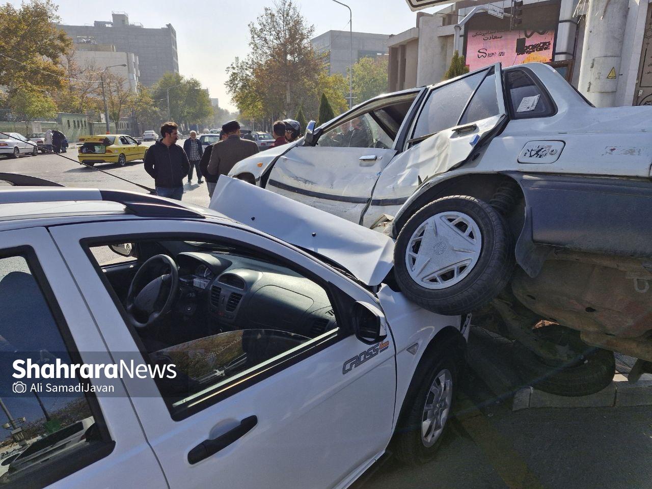 تصادف شدید پراید و کوییک در چهارراه دکترا مشهد+ عکس (۲۵ آبان ۱۴۰۳)