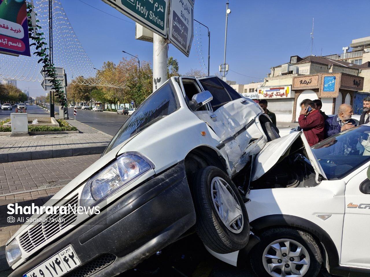 تصادف شدید پراید و کوییک در چهارراه دکترا مشهد+ عکس (۲۵ آبان ۱۴۰۳)