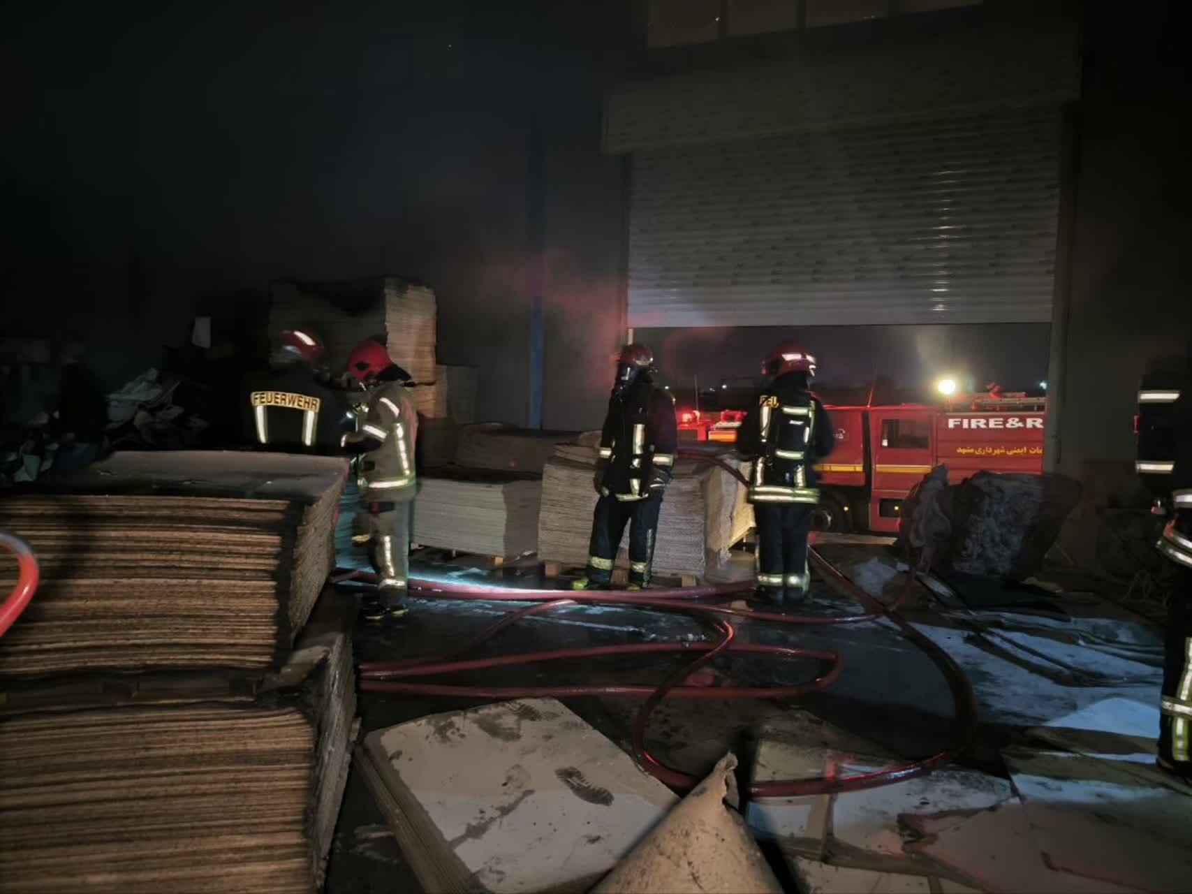 آتش سوزی انبار کاغذ در بخش رضویه آتش سوزی انبار کاغذ در بخش رضویه