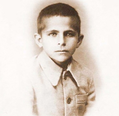 شاعر کوچه‌های مهتابی