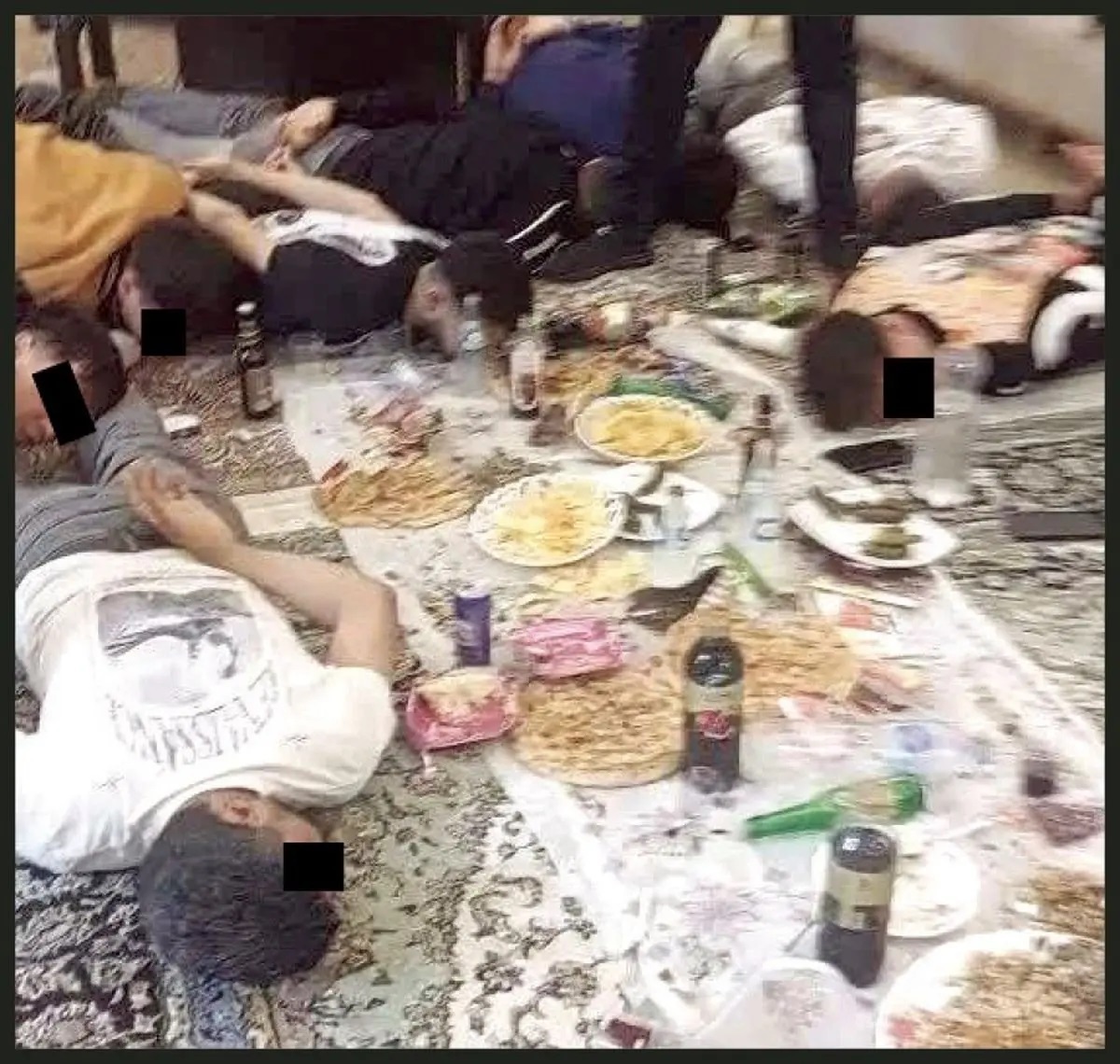 دستگیری ۱۵ سارق خشن در جشن تولد موبایلقاپ حرفهای در مشهد + عکس دستگیری ۱۵ سارق خشن در جشن تولد موبایلقاپ حرفهای در مشهد + عکس