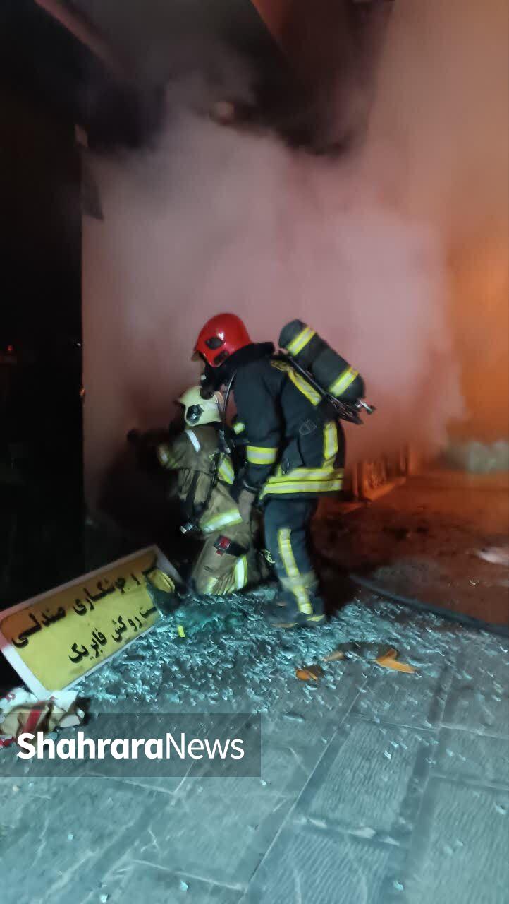 تلاش ۲۰ آتش نشان برای اطفای حریق گسترده یک مغازه در خیابان امامت مشهد (۷ آبان ۱۴۰۳) تلاش ۲۰ آتش نشان برای اطفای حریق گسترده یک مغازه در خیابان امامت مشهد (۷ آبان ۱۴۰۳)