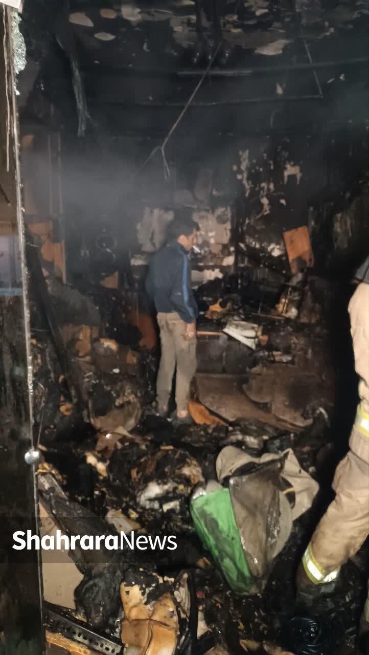 تلاش ۲۰ آتش نشان برای اطفای حریق گسترده یک مغازه در خیابان امامت مشهد (۷ آبان ۱۴۰۳) تلاش ۲۰ آتش نشان برای اطفای حریق گسترده یک مغازه در خیابان امامت مشهد (۷ آبان ۱۴۰۳)