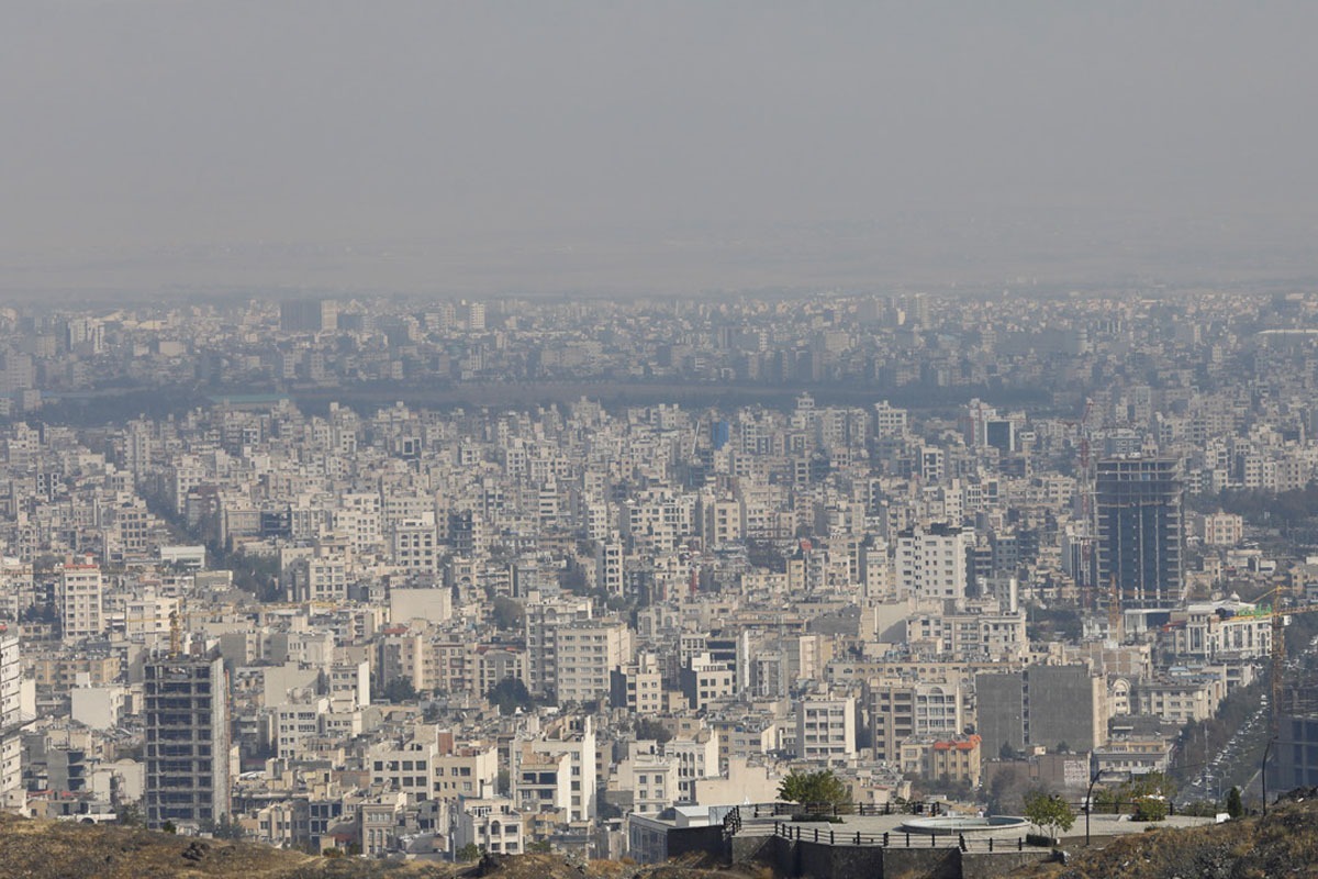 طبق آمار مرکز پایش آلاینده‌های زیست‌محیطی، مهر ماه ۱۴۰۳ مشهد، حتی یک روز هم هوای پاک نداشت.