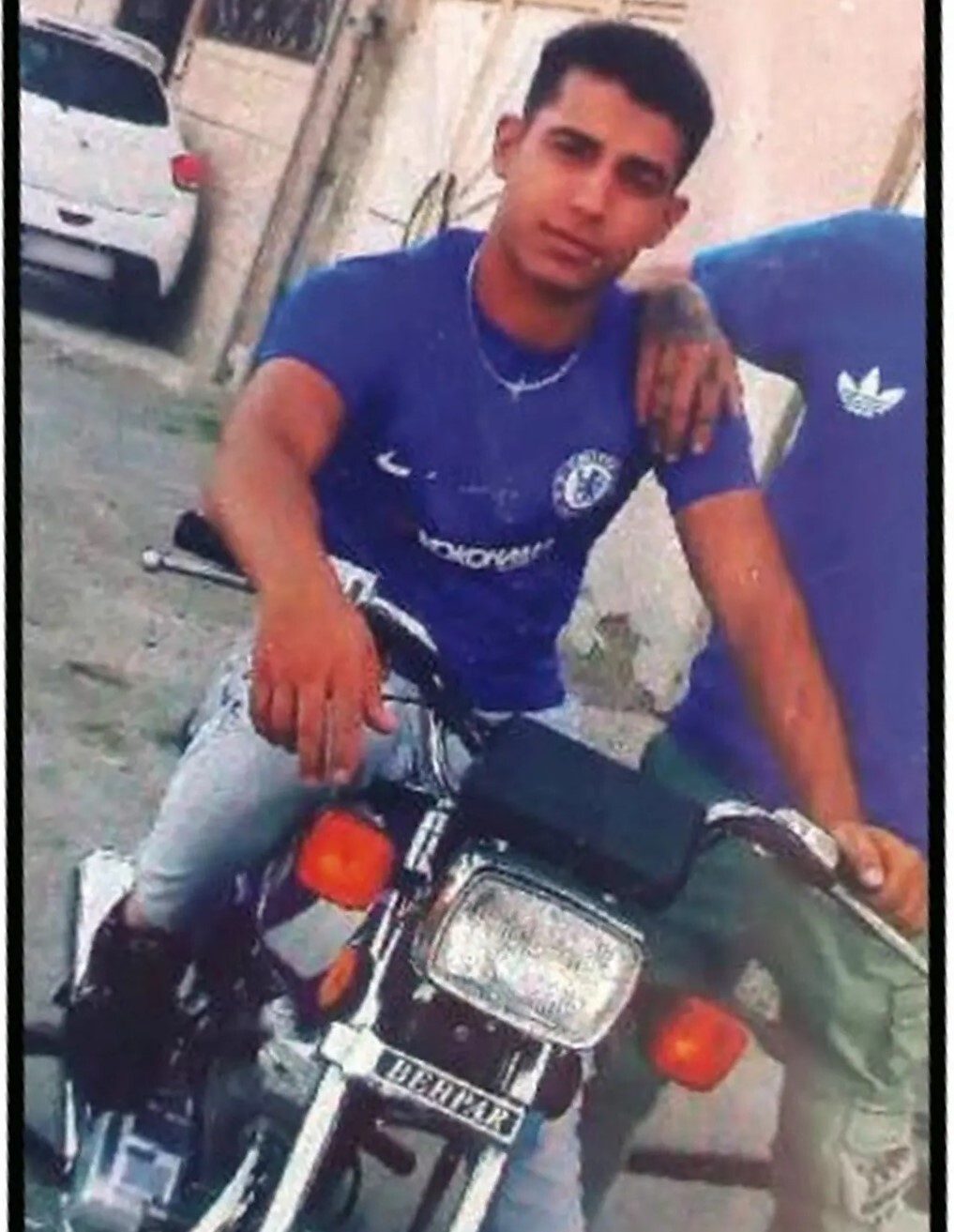 پلیس مشهد: این قاتل فراری را شناسایی کنید + عکس پلیس مشهد: این قاتل فراری را شناسایی کنید + عکس