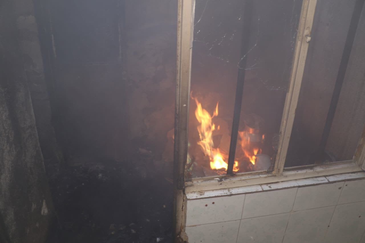 آتشسوزی منزل مسکونی در خیابان وحید مشهد و سوختگی پیرمرد ۸۵ ساله (۱۱ آذر ۱۴۰۳) آتشسوزی منزل مسکونی در خیابان وحید مشهد و سوختگی پیرمرد ۸۵ ساله (۱۱ آذر ۱۴۰۳)