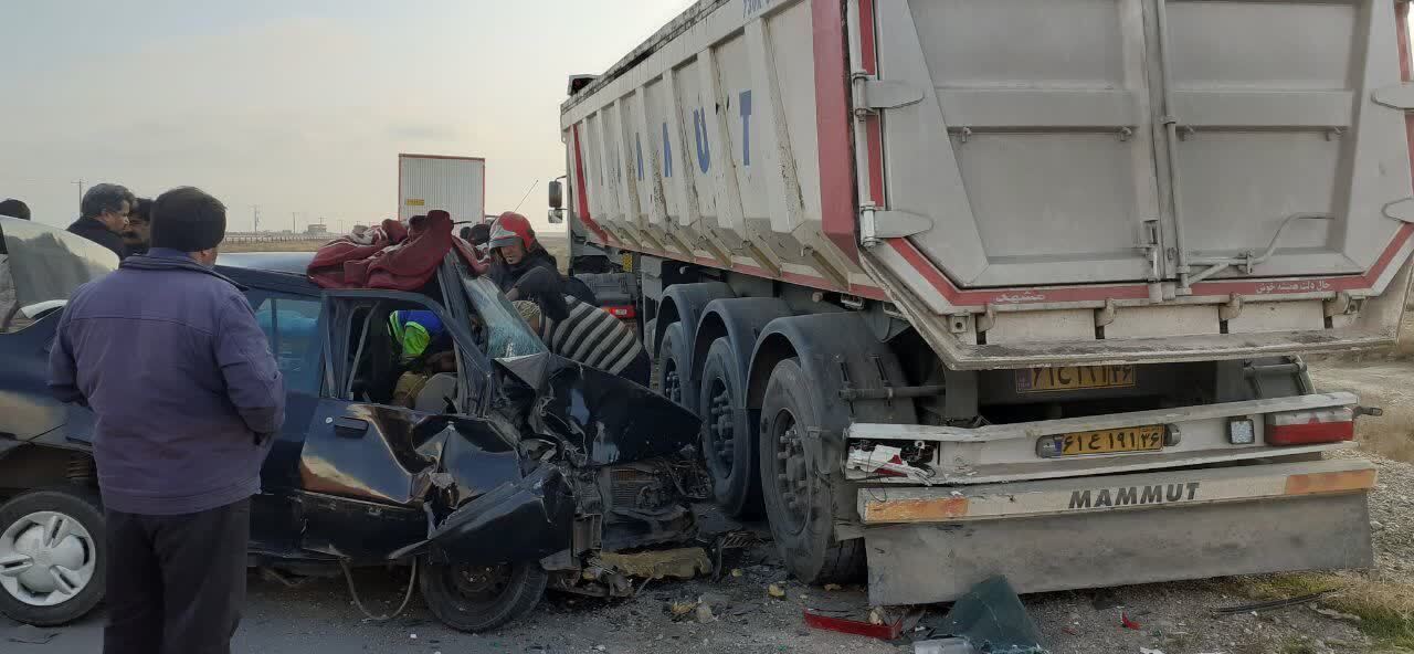 تصادف شدید کامیون با پراید در کمربند سبز مشهد + جزییات و تصاویر تصادف شدید کامیون با پراید در کمربند سبز مشهد + جزییات و تصاویر