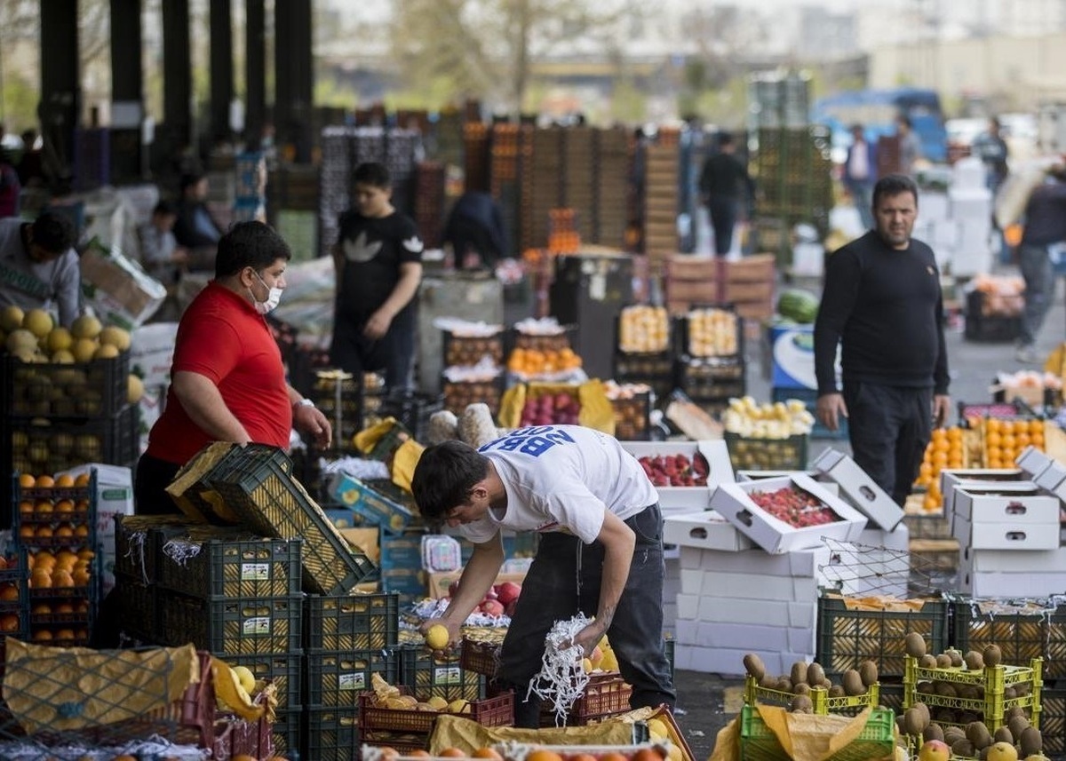 اتحادیه بارفروشان مشهد نرخ عمده‌فروشی انواع میوه و صیفی‌جات در میادین میوه و تره‌بار را اعلام کرد.