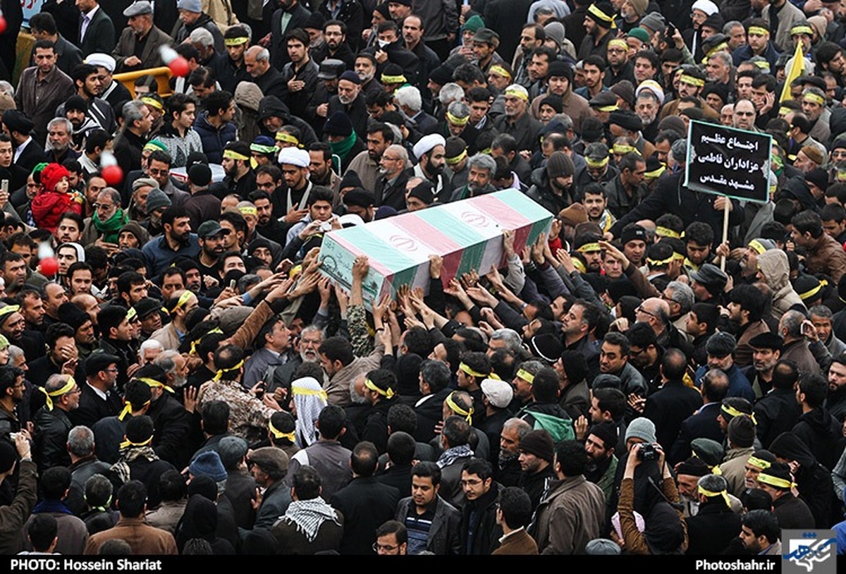 آیین تشییع پیکرهای مطهر ۱۰۰ شهید گمنام دفاع مقدس از مقابل دانشگاه تهران برگزار شد.