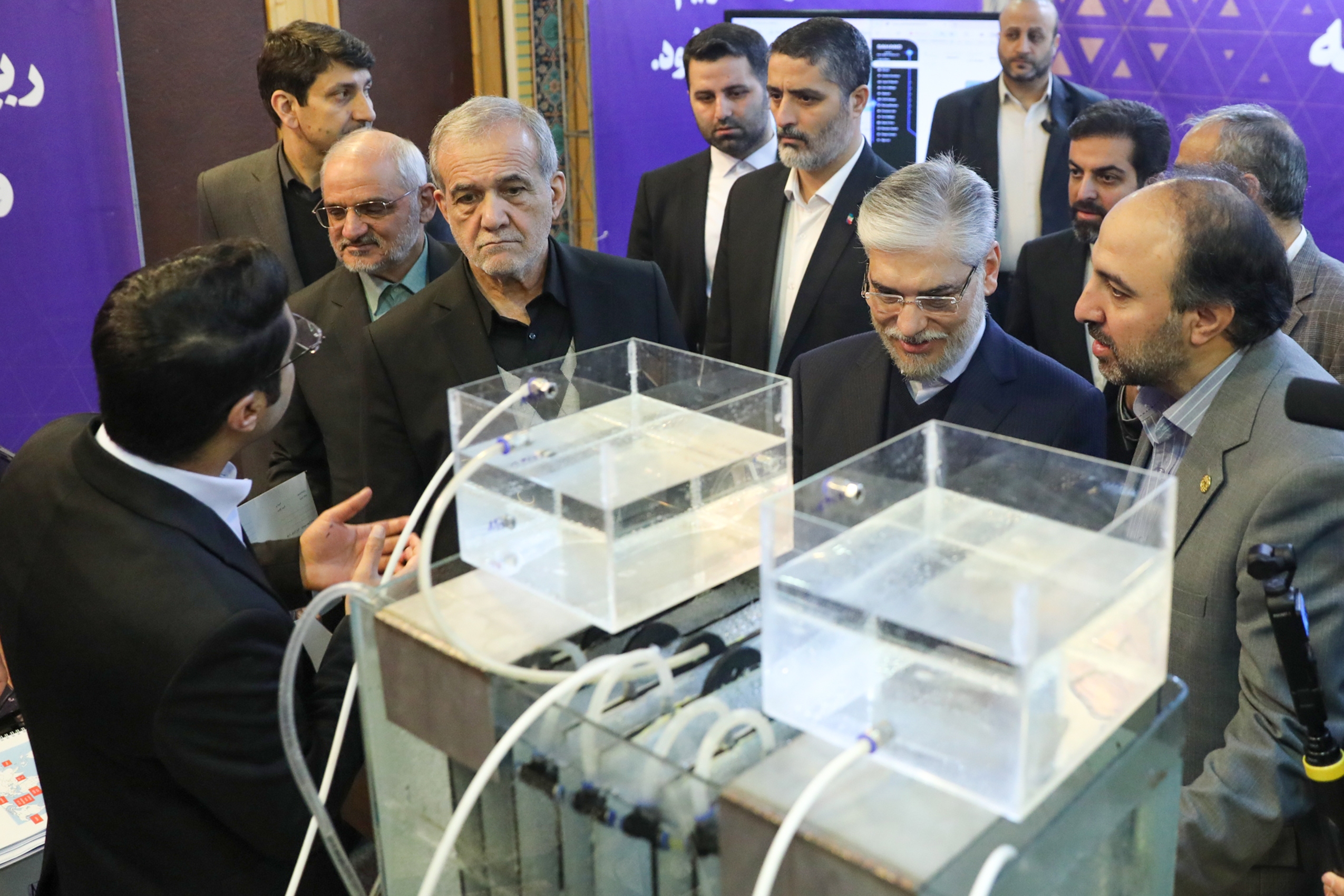 پزشکیان در دانشگاه شریف: نخبگان کشور و دانشجویان، آینده کشور را خواهند ساخت (۱۷ آذر ۱۴۰۳) پزشکیان در دانشگاه شریف: نخبگان کشور و دانشجویان، آینده کشور را خواهند ساخت (۱۷ آذر ۱۴۰۳)