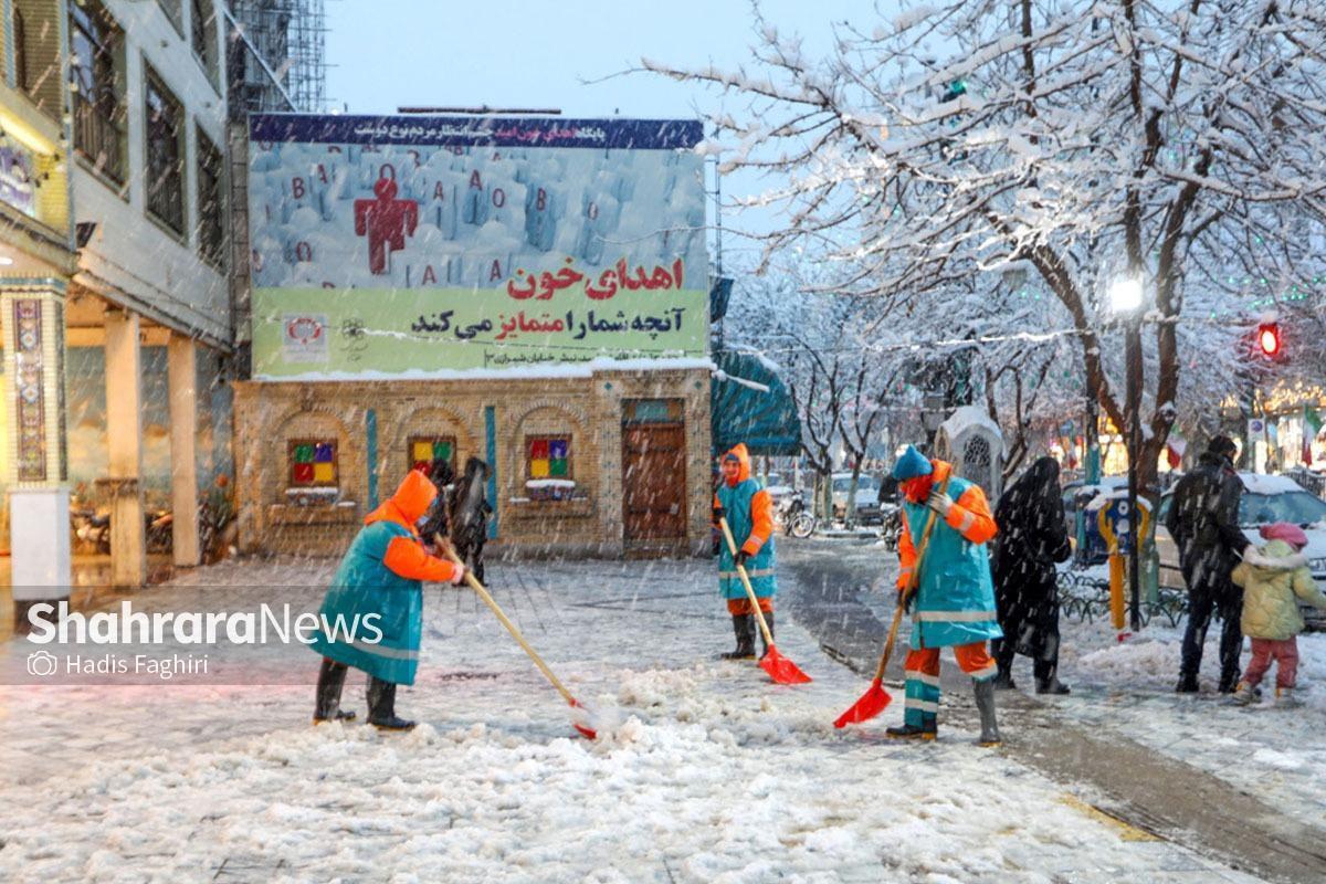 شهردار مشهد از آماده‌باش تمام امکانات و سازمان‌های شهرداری مشهد در پی بارش برف در مشهد خبر داد.