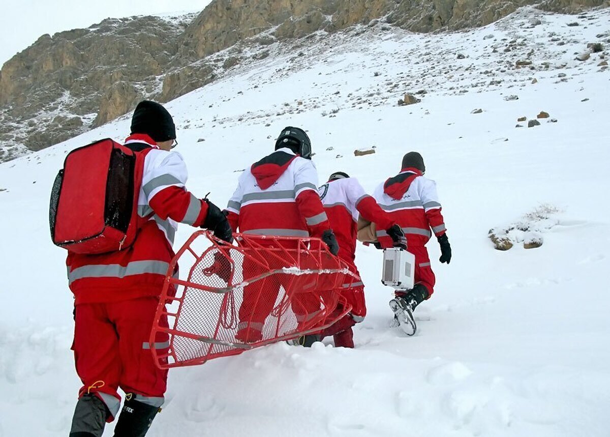 خدمت‌رسانی امدادگران هلال احمر خراسان رضوی به بیش از هزار حادثه‌دیده در پی بارش شدید برف