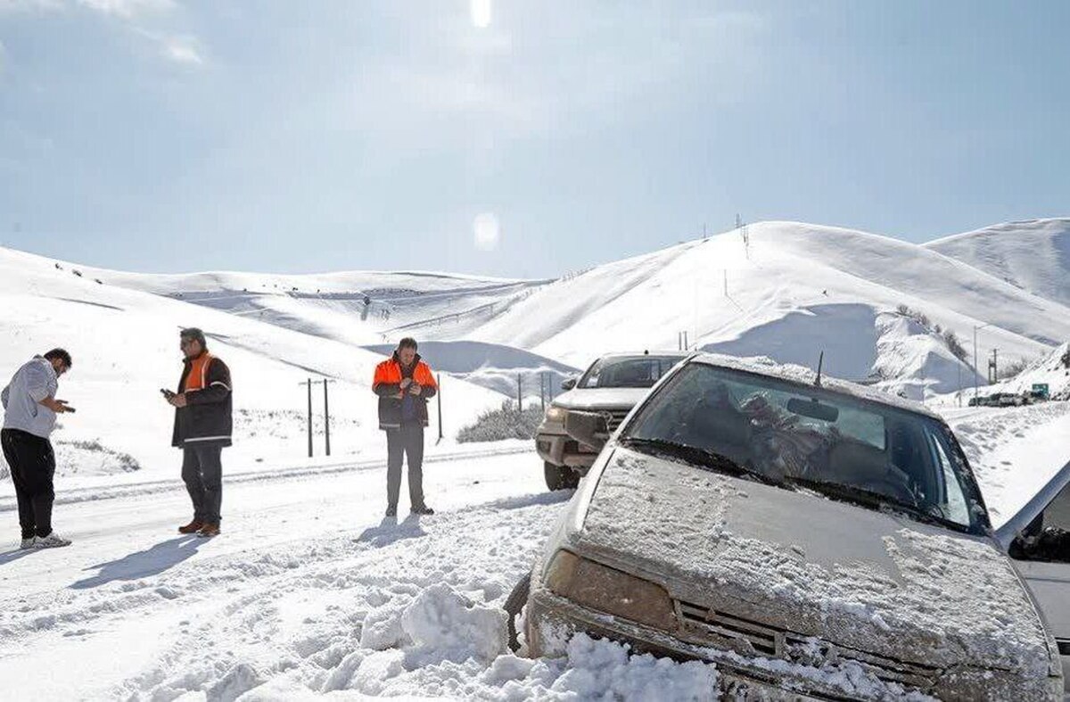 امدادگران هلال‌احمر خراسان رضوی به ۳۶۷۹ حادثه‌دیده برف، خدمات دادند