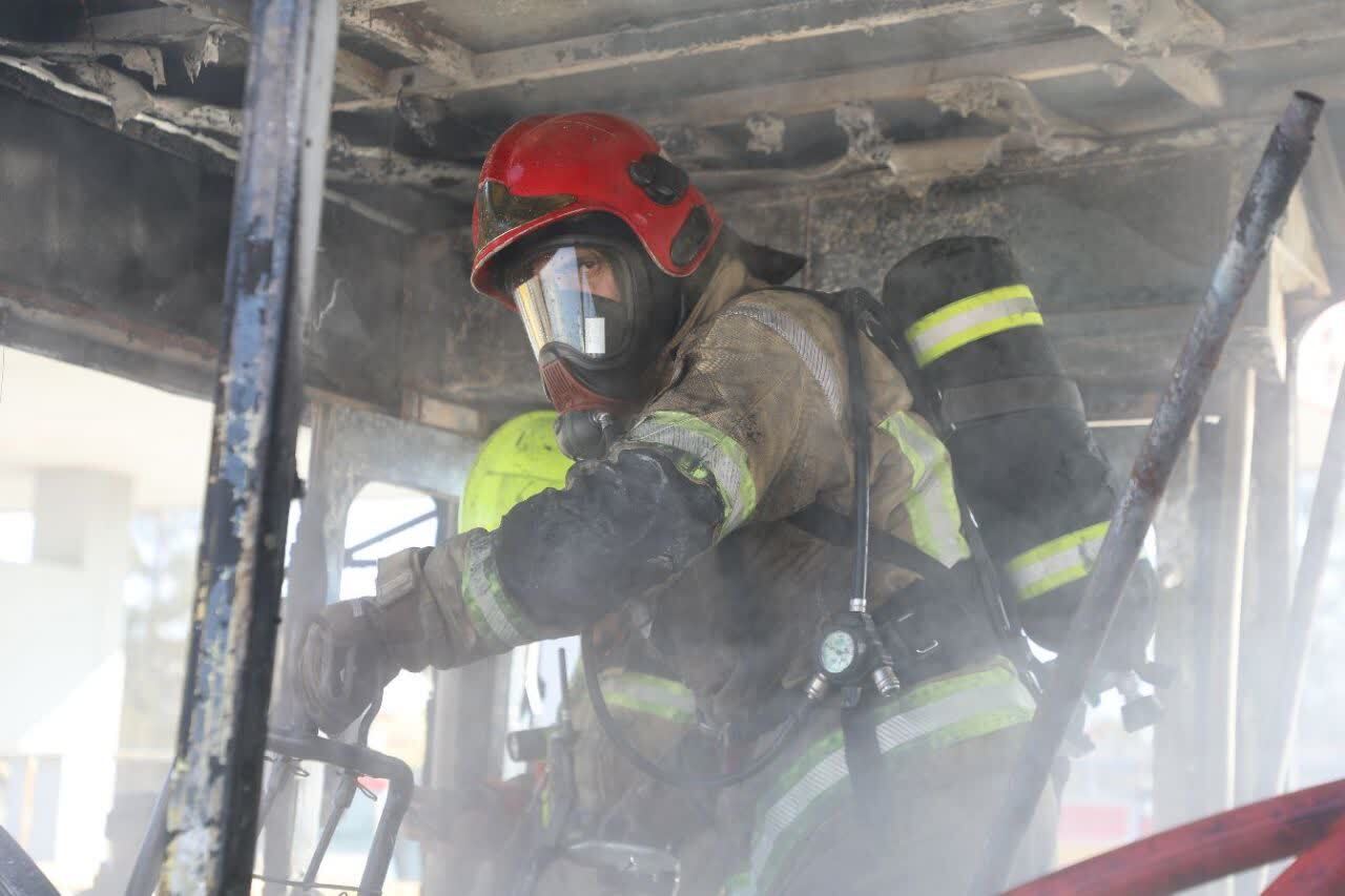 آتشسوزی یک دستگاه اتوبوس در مشهد (۲۶ آذر ۱۴۰۳) آتشسوزی یک دستگاه اتوبوس در مشهد (۲۶ آذر ۱۴۰۳)