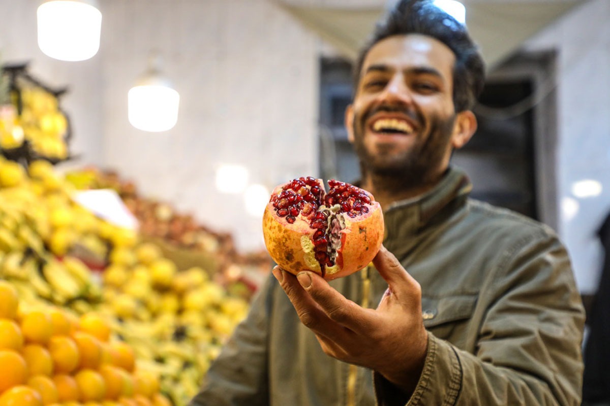 اگر آمادگی مهمان شب یلدا را نداشتید، ولی با حضور سرزده او مواجه شدید، اصلا نگران نشوید. بگویید، چون عربستان و قطر و کویت امشب را شب یلدا اعلام کردند، من فکر کردم تازه فرداشب، یلدای ایران خواهد بود.