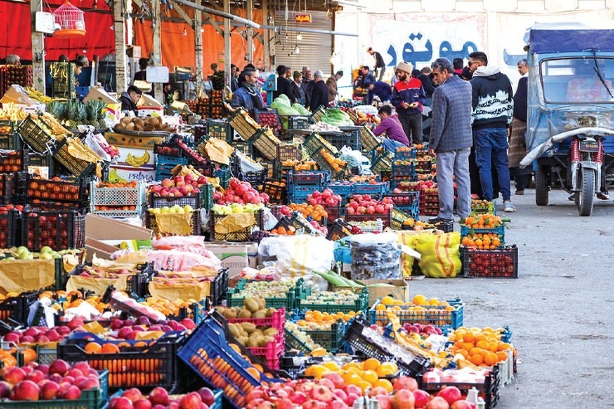 اتحادیه بارفروشان مشهد قیمت بیش از ۶۰ نوع انواع میوه و صیفی‌جات در میادین میوه و تره‌بار مشهد را اعلام کرد.